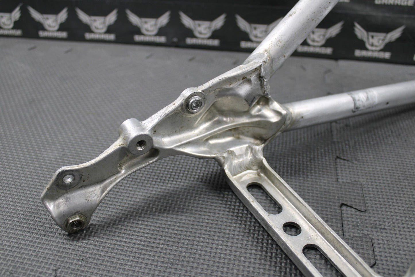 2008 06 - 09 HONDA CRF250R OEM REAR BACK FRAME SUBFRAME DUAL MUFFLER 50200 - KRN - 850 - hggarage