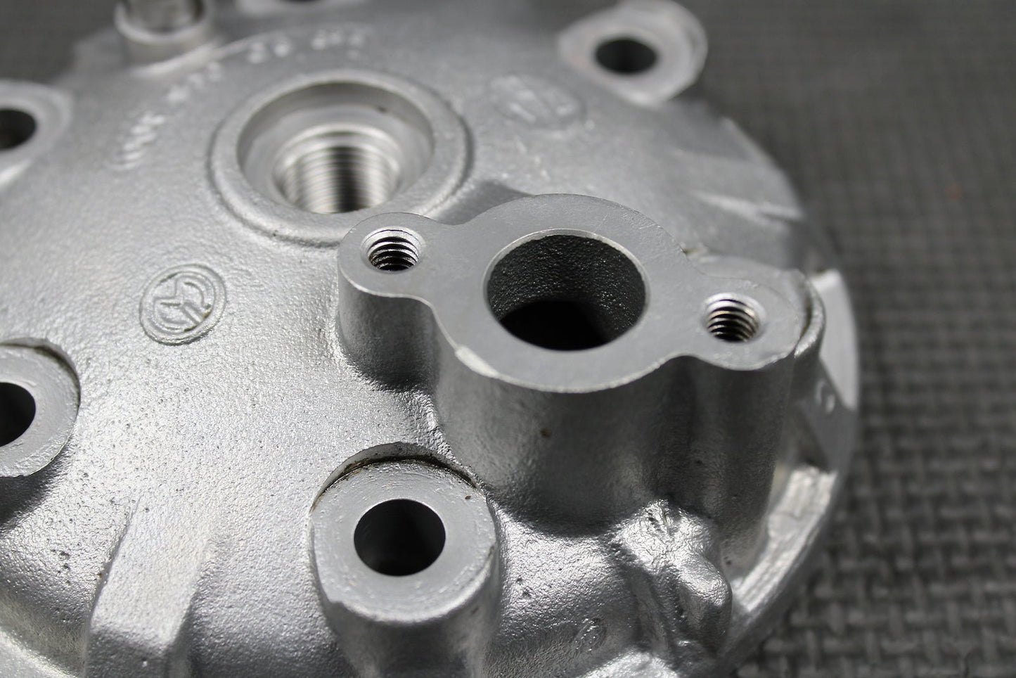 1992 1993 KTM 250 EGS MX OEM ENGINE MOTOR CYLINDER HEAD COVER DOME 54630006300 - hggarage