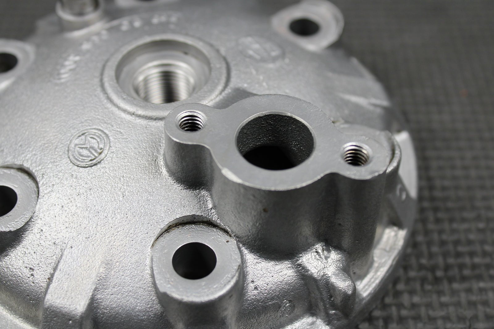 1992 1993 KTM 250 EGS MX OEM ENGINE MOTOR CYLINDER HEAD COVER DOME 54630006300 - hggarage
