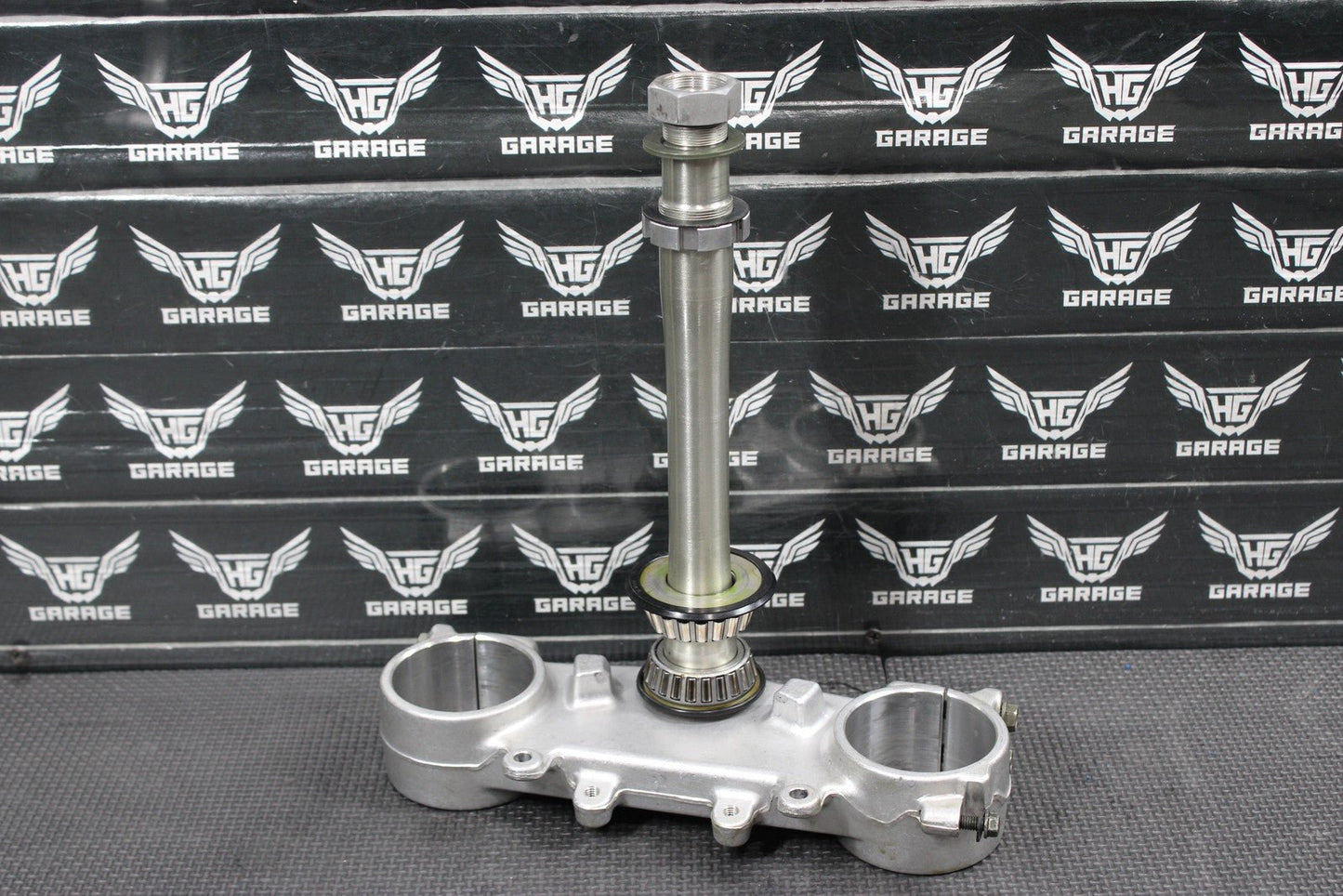 2005 YAMAHA YZ450F OEM FRONT FORKS CLAMP LOWER TRIPLE TREE STEM 5XD - 23340 - M0 - 00 - hggarage