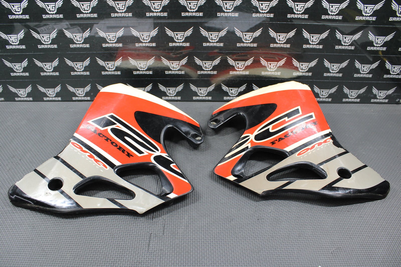 1996 HONDA CR125R CR250R OEM BLACK PLASTIC TANK RADIATOR SHROUDS LEFT RIGHT SET - hggarage
