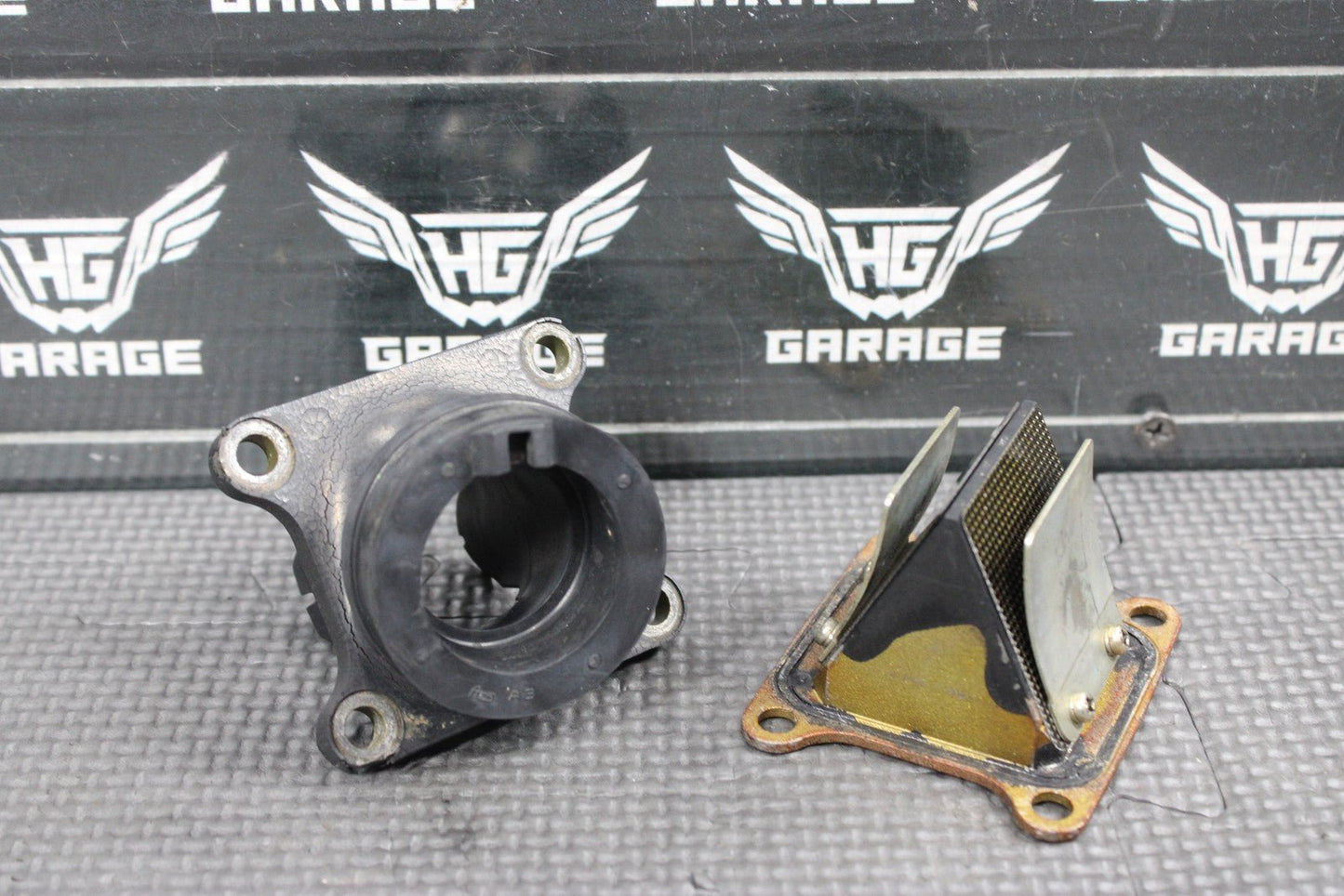 2001 KAWASAKI KX100 OEM INTAKE BOOT REED BLOCK ASSEMBLY CARBURATOR 16065 - 1372 - hggarage