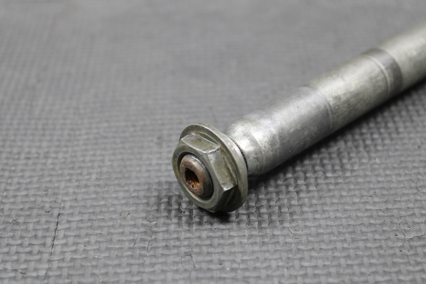 1999 YAMAHA YZ125 OEM FRONT WHEEL RIM AXLE PIVOT BOLT SHAFT NUT 5BE - 25181 - 00 - 00 - hggarage
