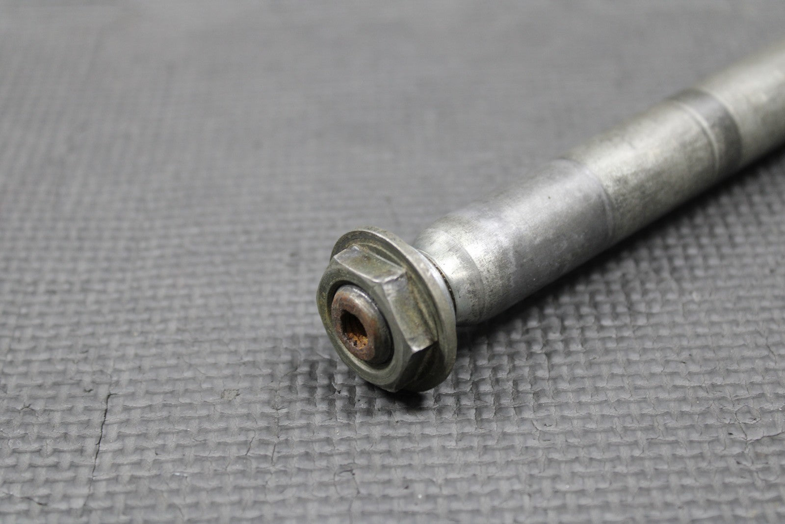1999 YAMAHA YZ125 OEM FRONT WHEEL RIM AXLE PIVOT BOLT SHAFT NUT 5BE - 25181 - 00 - 00 - hggarage