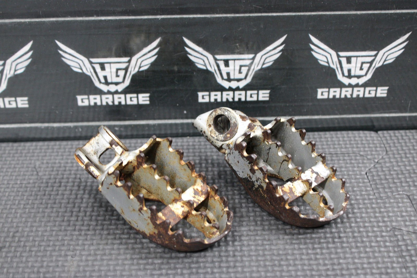 2003 KAWASAKI KX65 OEM FOOT PEGS PEDALS FRAME STAND FOOTPEG PEDAL00 - hggarage