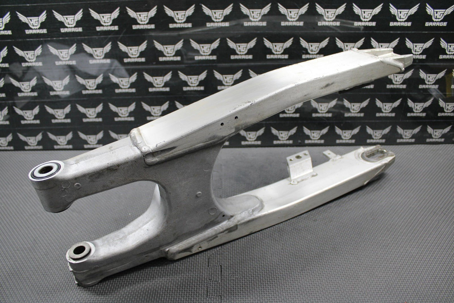 1999 SUZUKI RM125 RM250 OEM SWINGARM SWING ARM SUSPENSION 61000 - 37E10 NICE! - hggarage