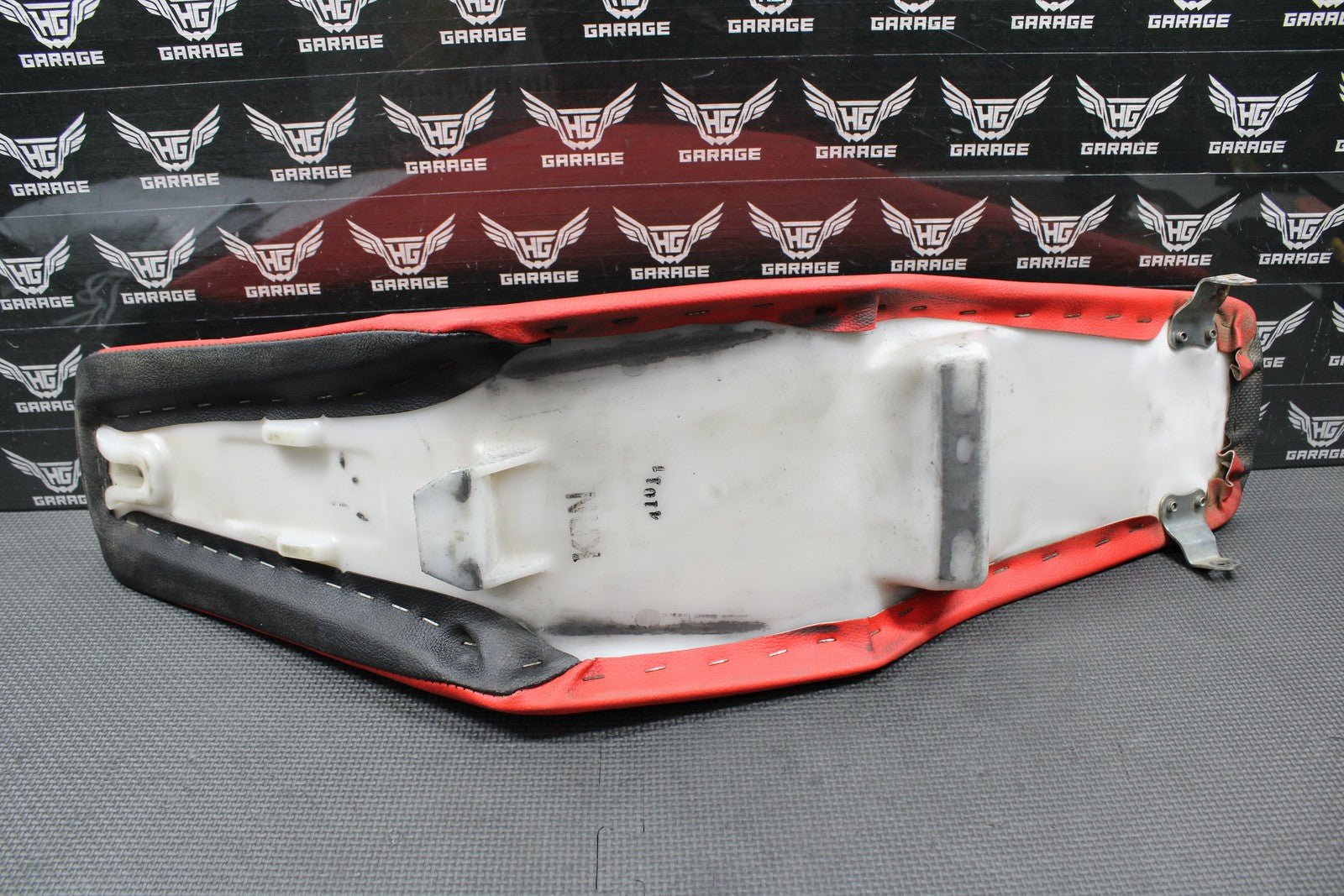 2004 2005 HONDA CRF250R OEM SEAT SADDLE FOAM PAN COMPLETE 77100 - KRN - 730 - hggarage