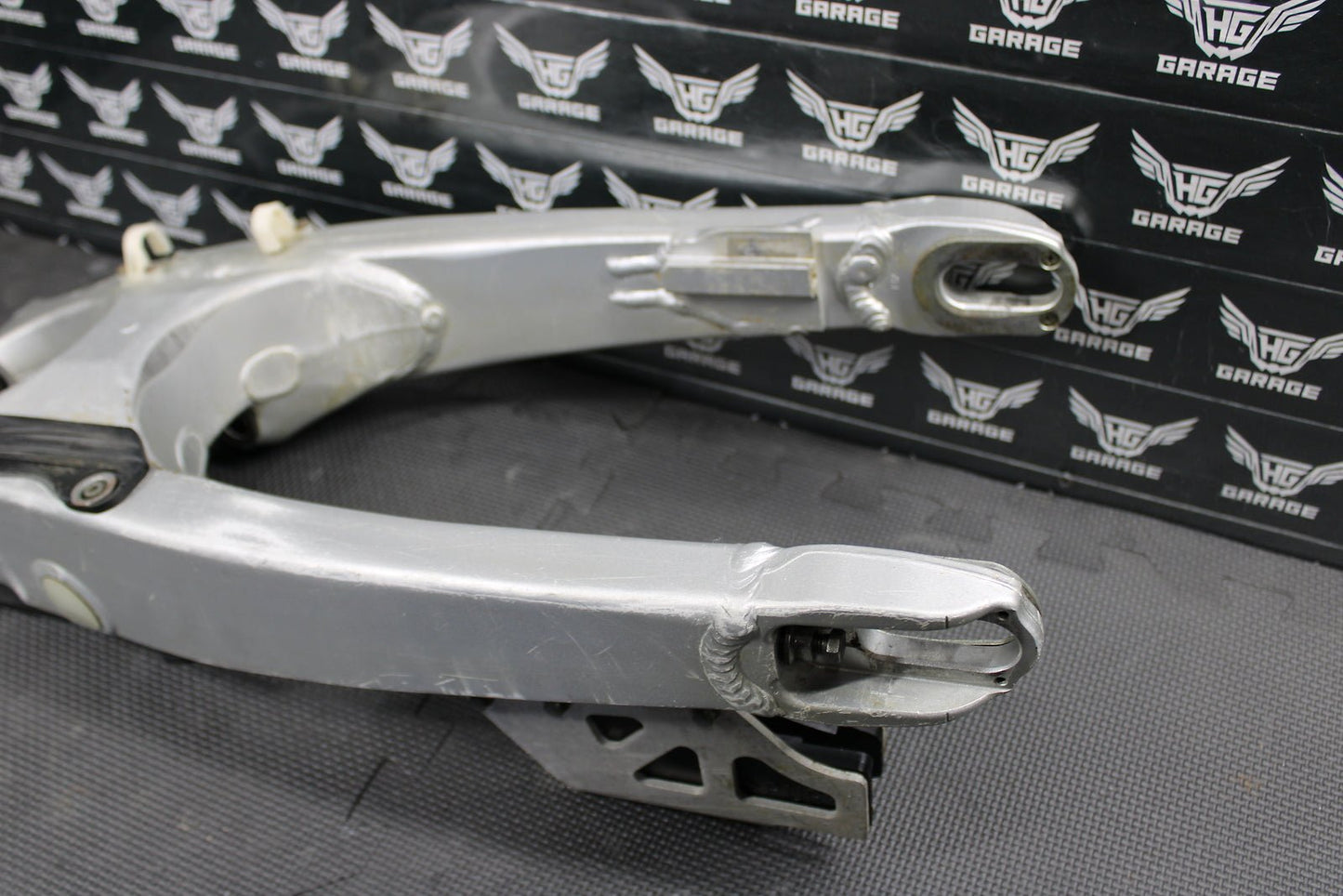 2002 YAMAHA YZ250F OEM SWINGARM SWING ARM SUSPENSION 5NY - 22110 - 00 - 00 - hggarage