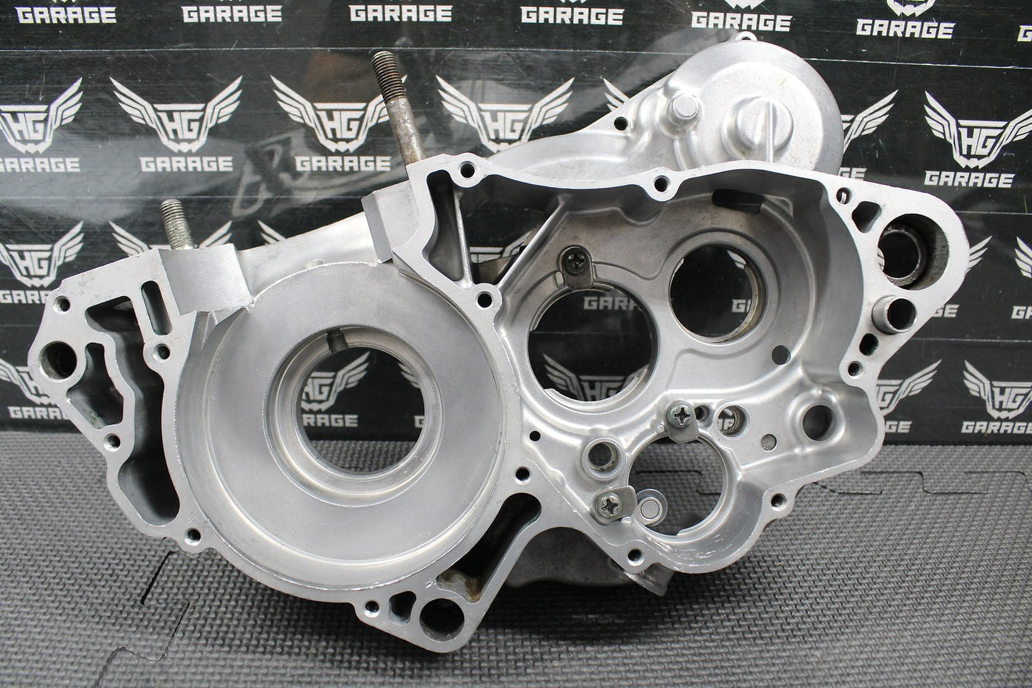 2001 SUZUKI 01 - 02 RM250 OEM RIGHT HALF ENGINE MOTOR CRANKCASE CRANK CASE BLOCK - hggarage