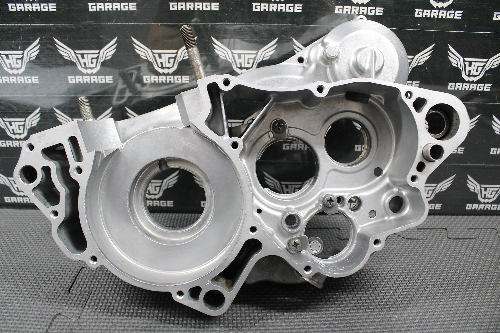 2001 SUZUKI 01 - 02 RM250 OEM RIGHT HALF ENGINE MOTOR CRANKCASE CRANK CASE BLOCK - hggarage