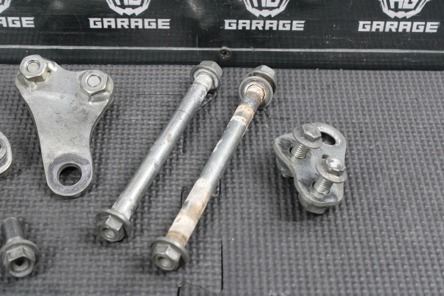 2023 HONDA CRF250R OEM ENGINE MOTOR MOUNT STAY BRACKETS HARDWARE BOLTS - hggarage