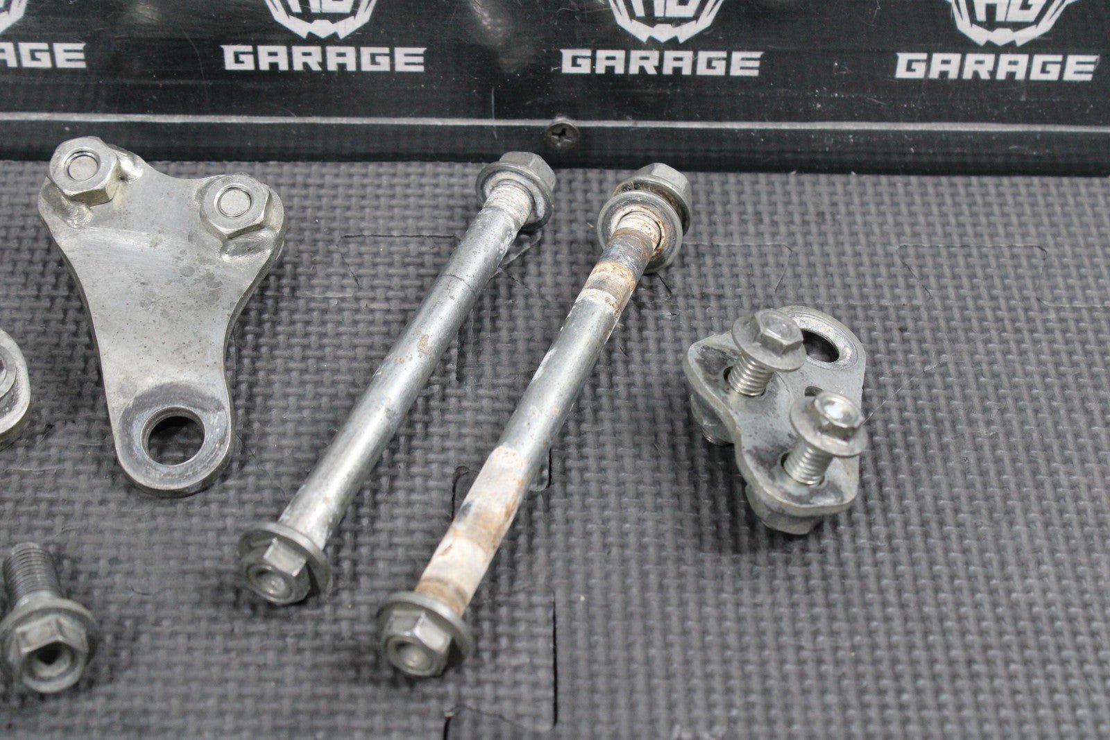 2023 HONDA CRF250R OEM ENGINE MOTOR MOUNT STAY BRACKETS HARDWARE BOLTS - hggarage