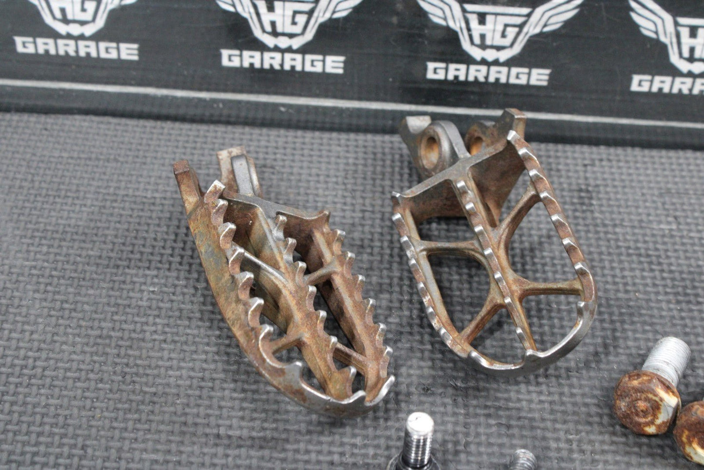 2018 HONDA CRF250R OEM FOOT PEGS PEDALS FRAME STAND FOOTPEG PEDAL - hggarage