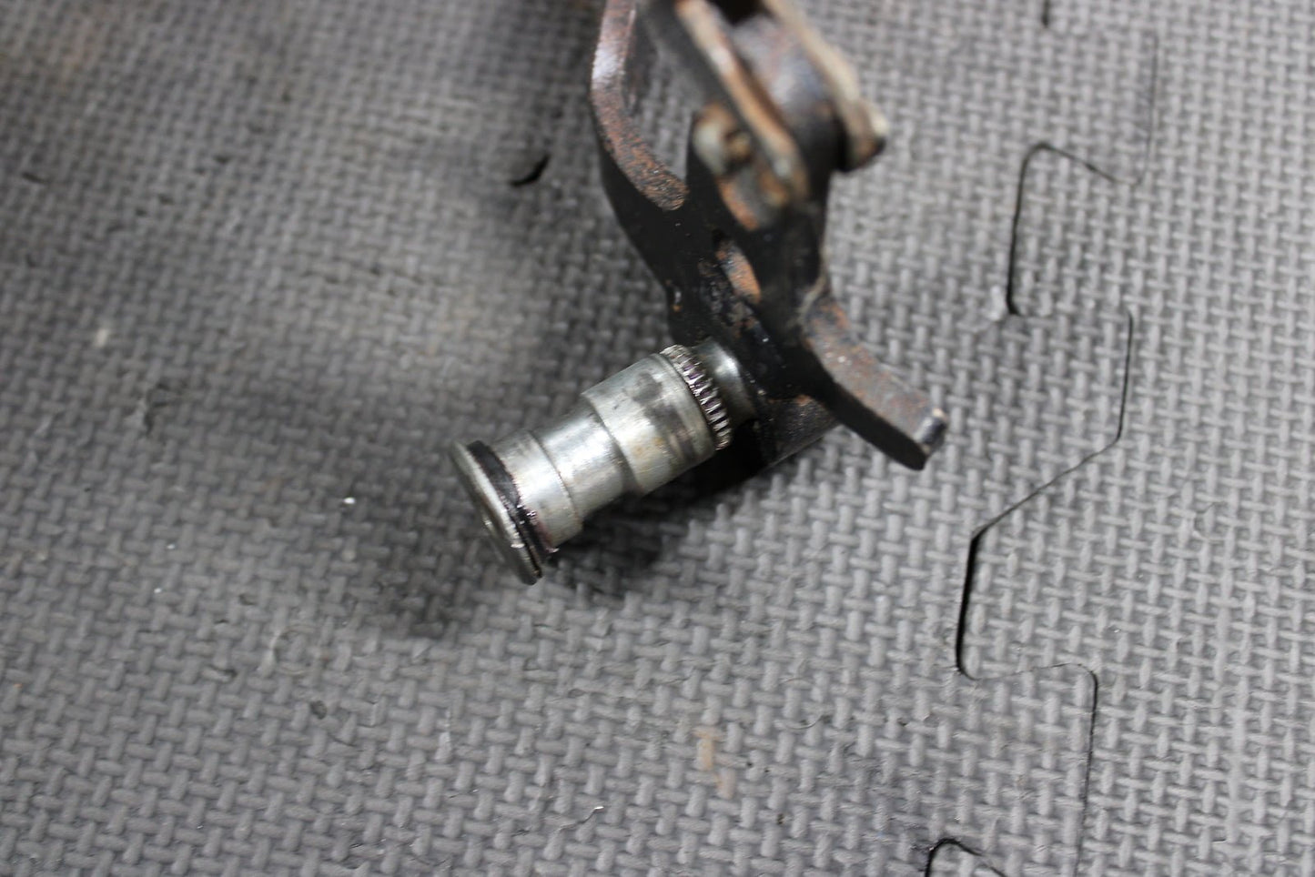 1986 HONDA XR250R OEM REAR BACK BRAKE PEDAL W ROD ASSEMBLY - hggarage