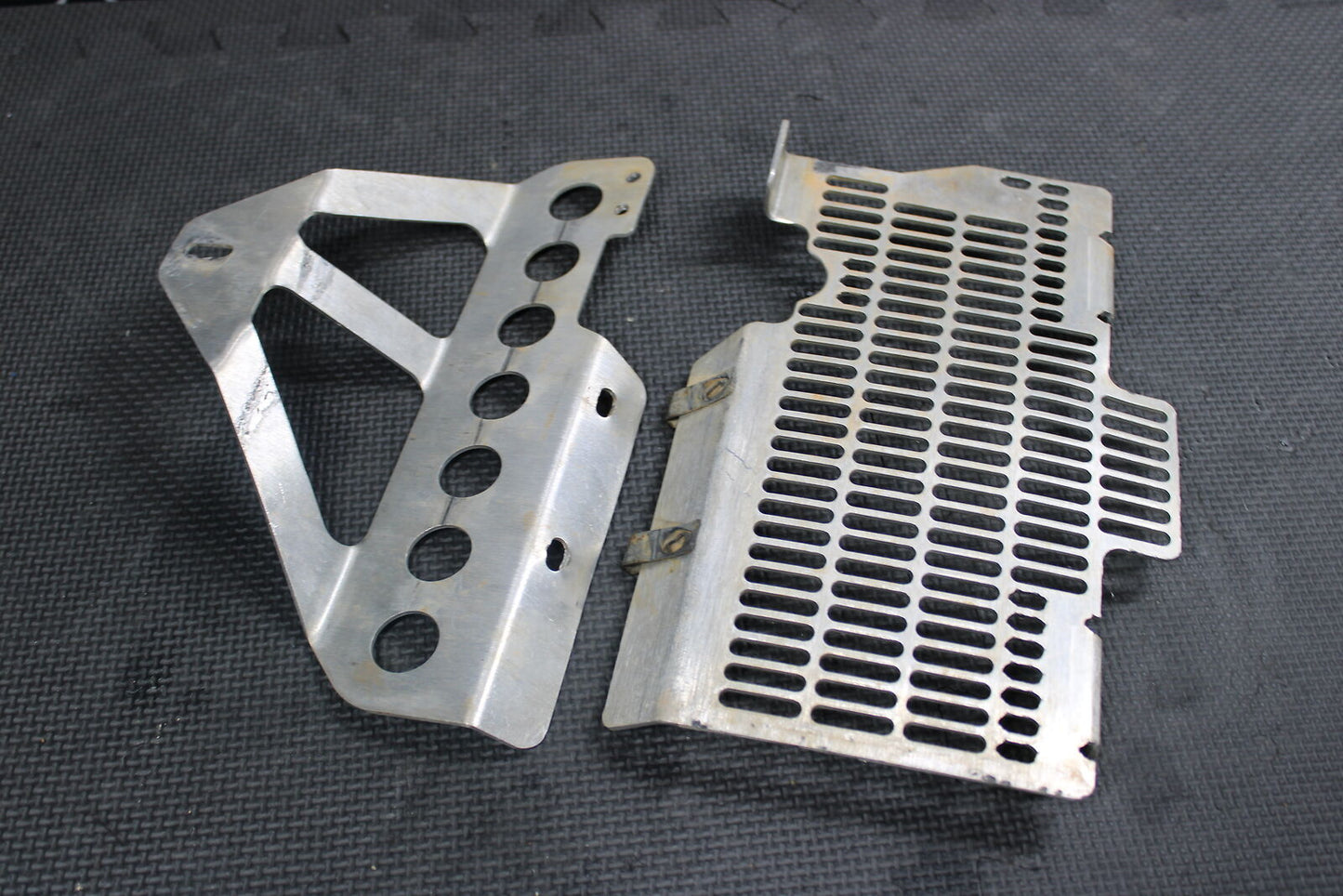 2007 HONDA CR125R DEVOL RADIATOR GUARD SHIELD LOUVER VENT RIGHT SIDE 19010-KSR-7