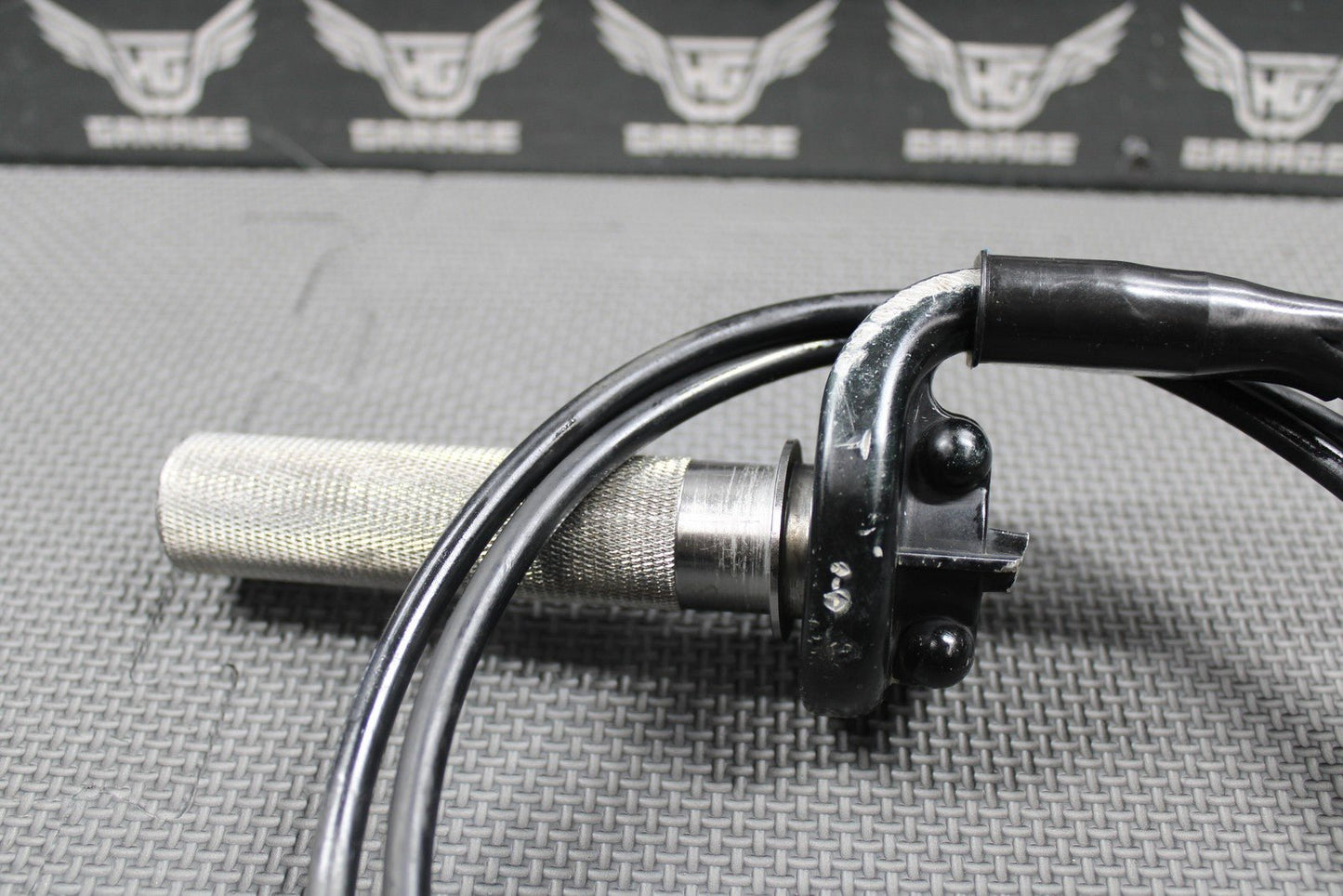 2008 07 - 09 HONDA CRF250R OEM RIGHT THROTTLE HOUSING ALUMINUM TUBE CABLES GOOD - hggarage