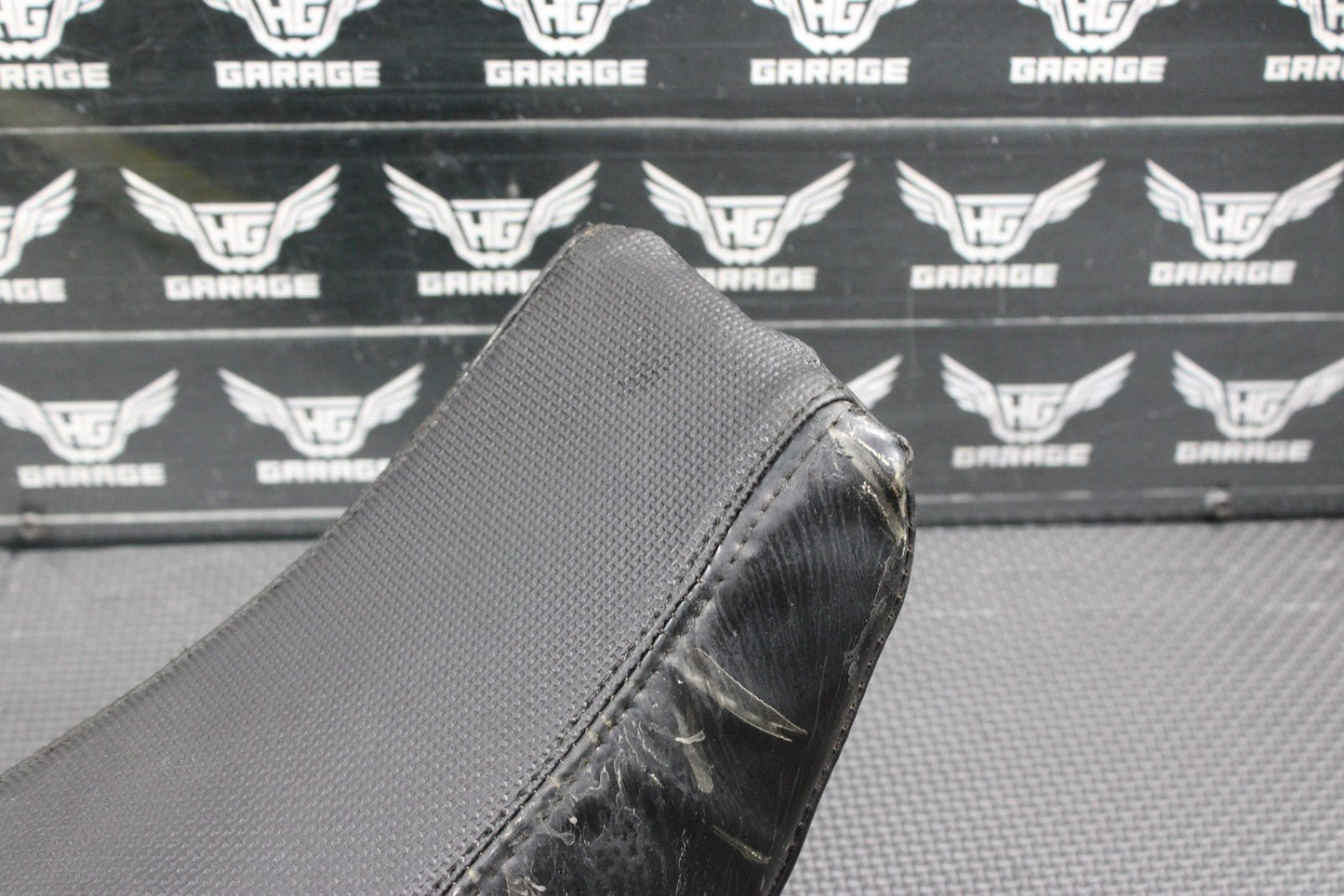 2001 SUZUKI RM80 OEM SEAT SADDLE CUSHION 45100 - 03B70 - DY1 - hggarage