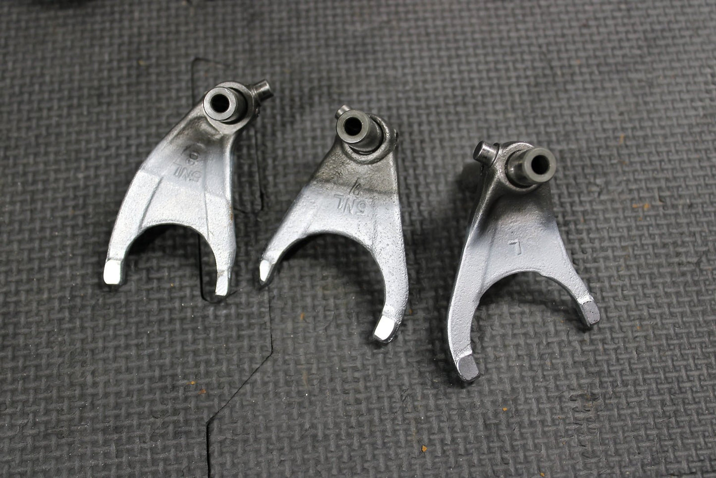 2004 YAMAHA YZ250F OEM ENGINE TRANSMISSION TRANNY GEARS FORKS SHIFT DOG - hggarage