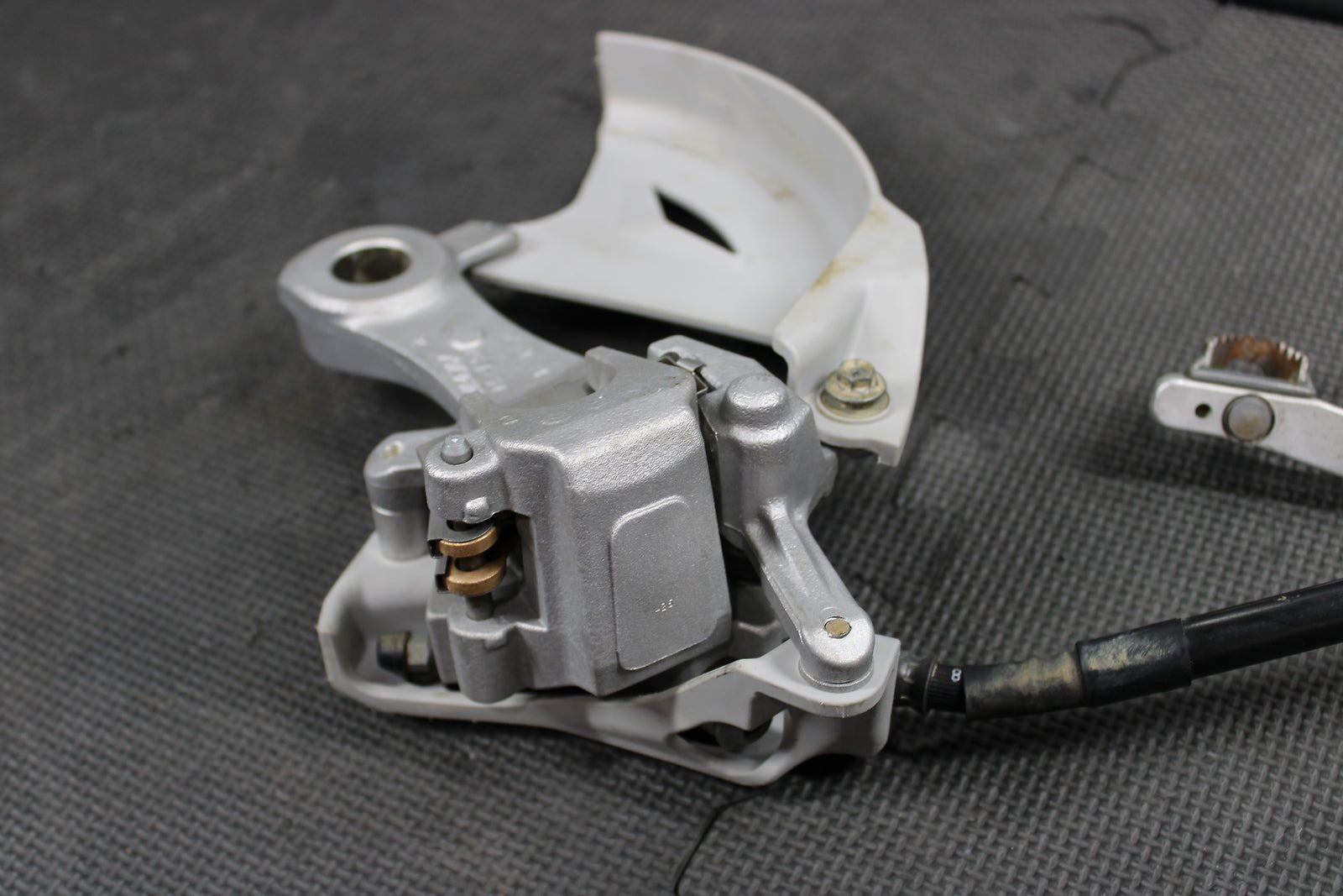 2008 YAMAHA YZ450F OEM NISSIN REAR BACK BRAKE CALIPER MASTER CYLINDER LEVER - hggarage