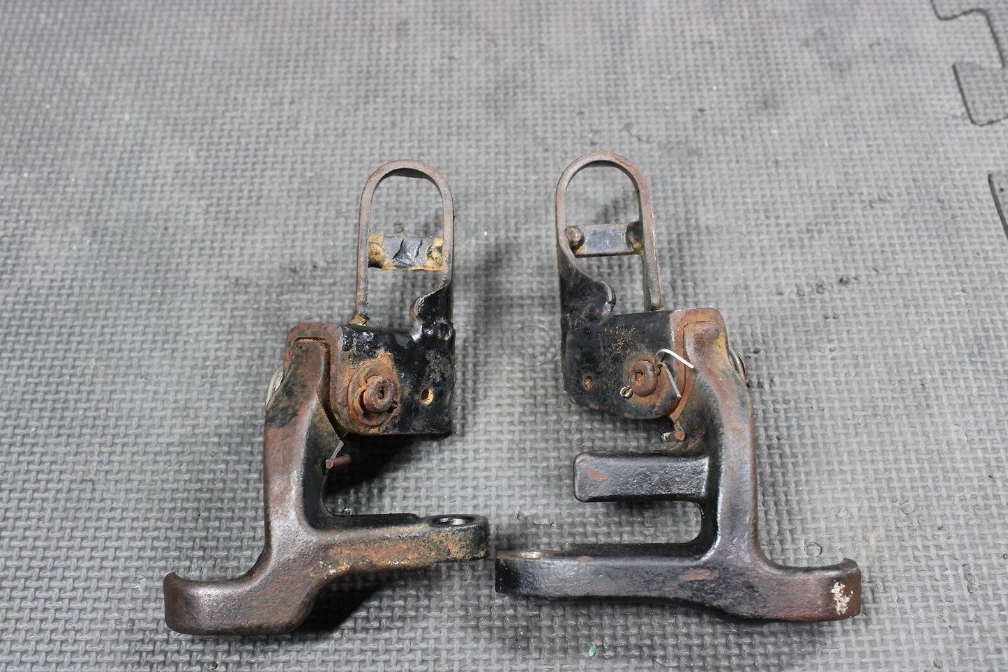 2002 HONDA XR200R 93-02 OEM FOOT PEGS PEDALS FRAME STAND