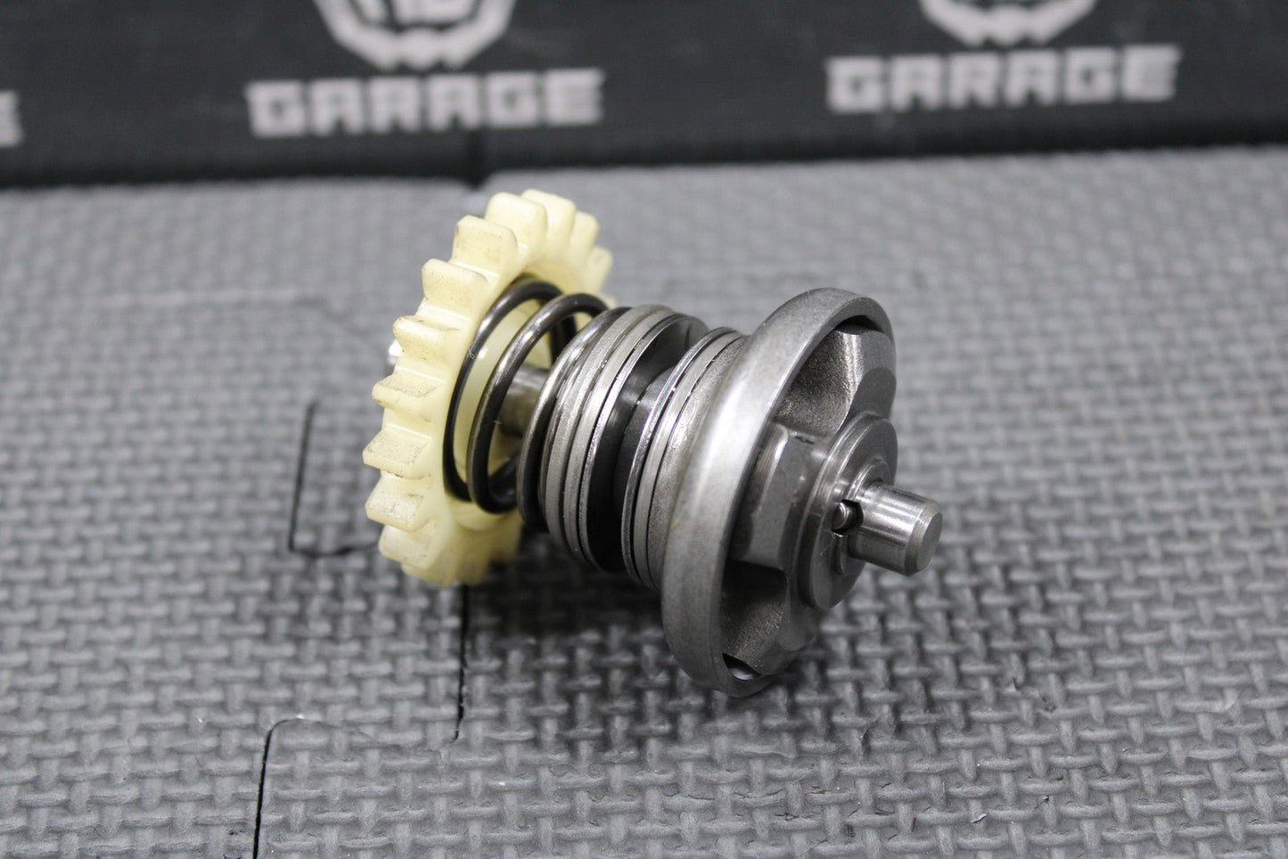 1991 88 - 91 KAWASAKI KX125 OEM EXHAUST POWER VALVE GOVERNOR SHAFT GEAR 49111 - 1051 - hggarage