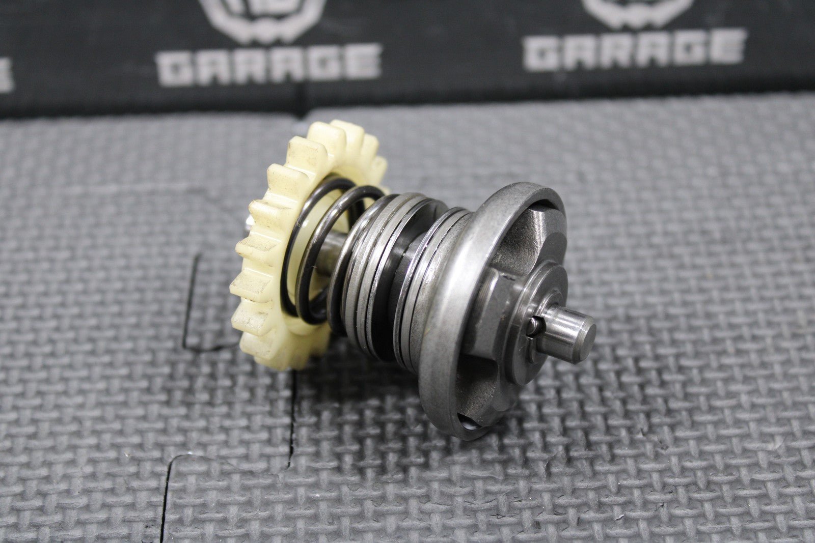 1991 88 - 91 KAWASAKI KX125 OEM EXHAUST POWER VALVE GOVERNOR SHAFT GEAR 49111 - 1051 - hggarage