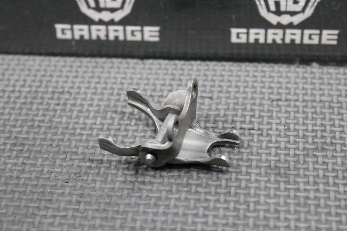 1988 88 - 91 HONDA CR250R OEM EXHAUST VALVE GOVERNOR ROCKER ARM PLATE & HOLDER - hggarage