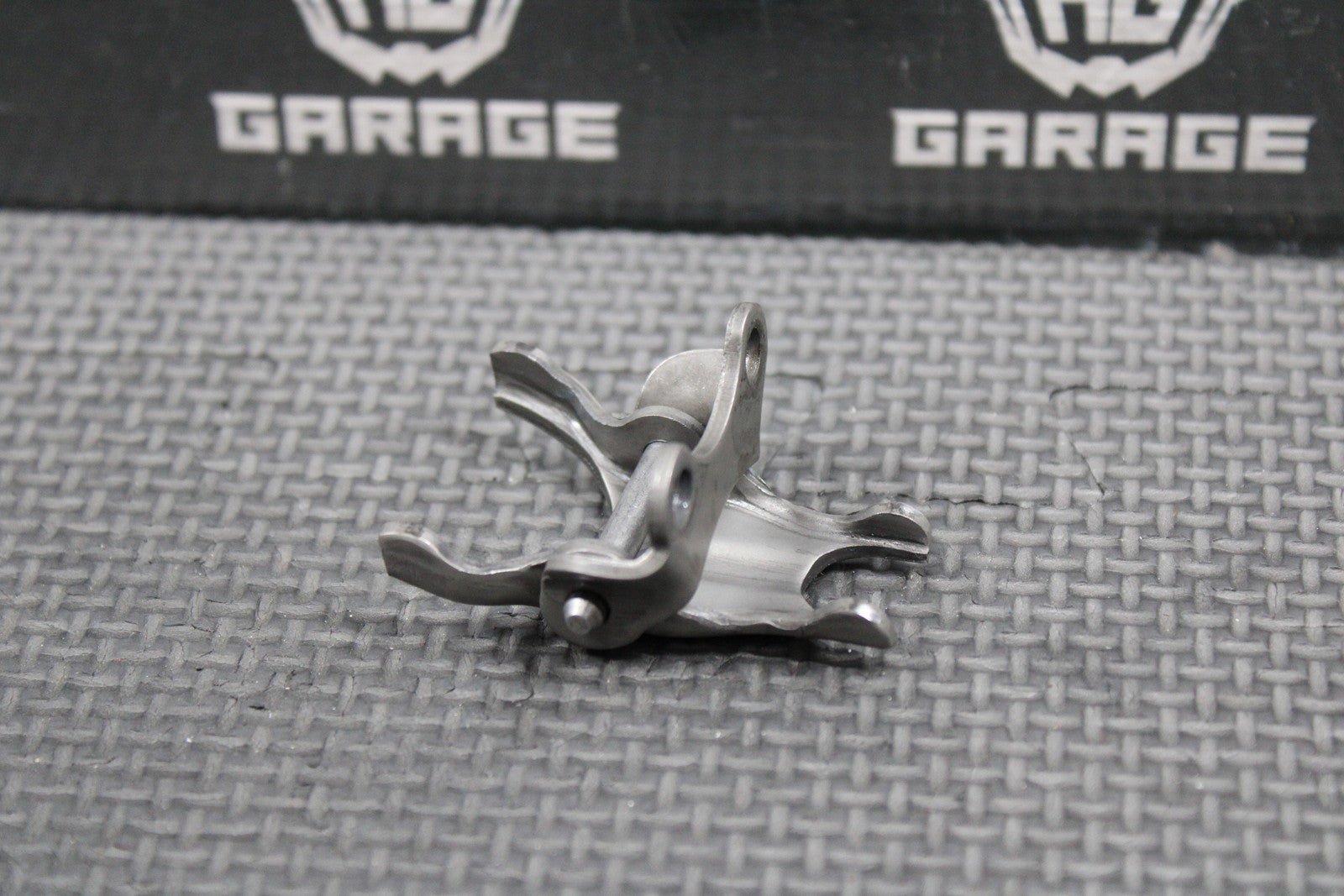 1988 88 - 91 HONDA CR250R OEM EXHAUST VALVE GOVERNOR ROCKER ARM PLATE & HOLDER - hggarage