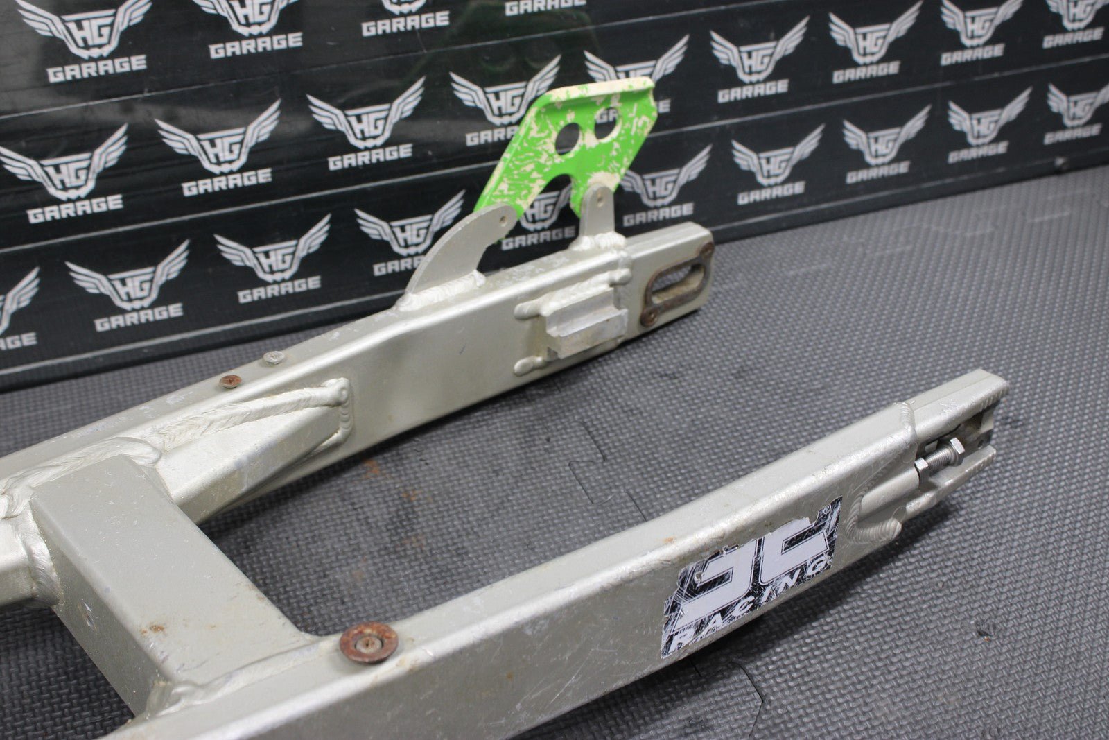 2001 KAWASAKI KX100 OEM SWINGARM SWING ARM SUSPENSION 33001 - 1543 - TX READ DESC! - hggarage