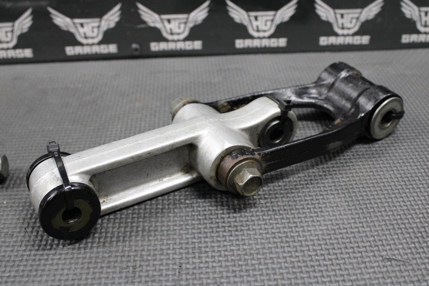 2005 2006 SUZUKI RM85 OEM REAR SHOCK SWINGARM LINKAGE ARM LEVER ROD 62600 - 03890 - hggarage