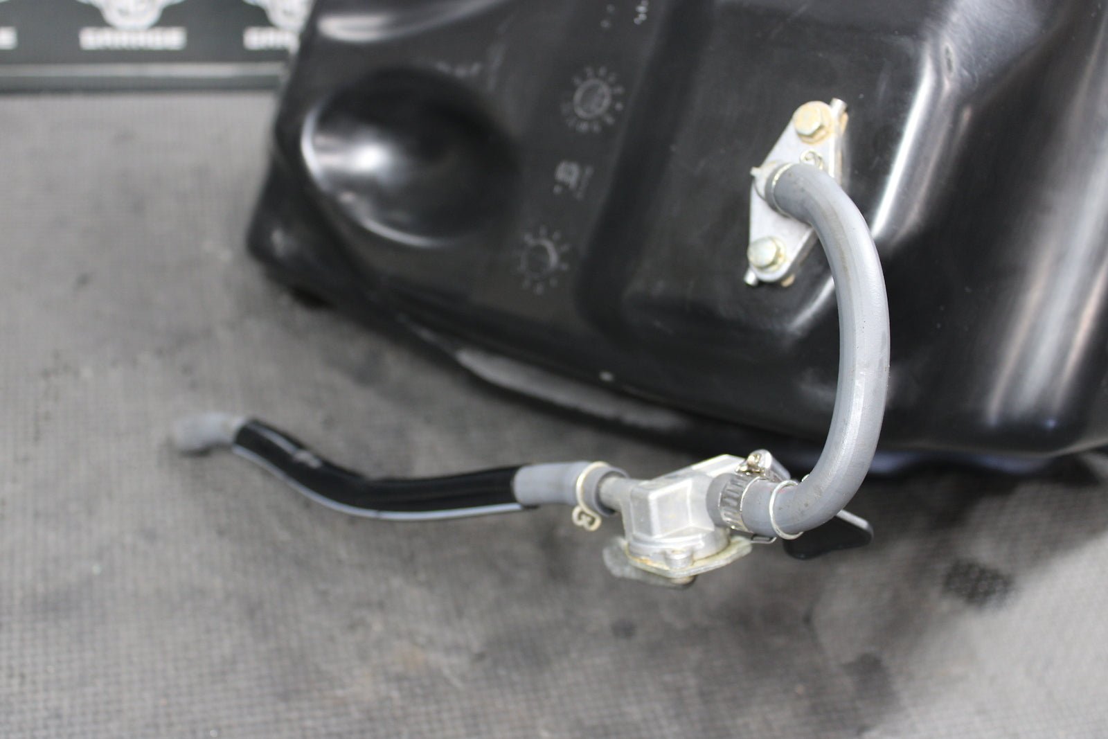 2003 Honda CRF450R OEM Gas Fuel Tank Cell Petrol Reservoir 17510 - Meb - 670 - hggarage