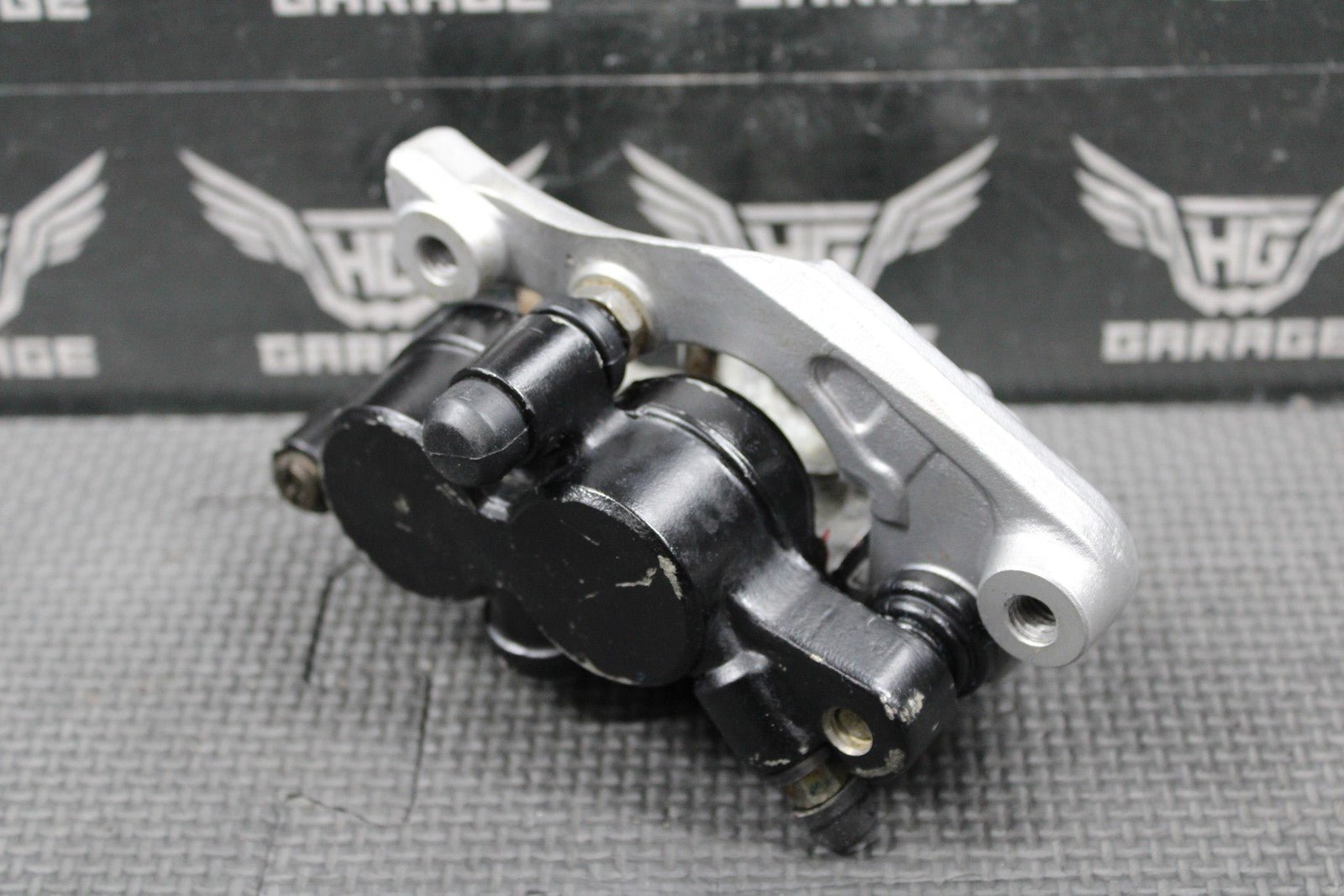 1989 HONDA 88 - 89 XR250R 87 CR250R CR500R OEM FRONT BRAKE CALIPER 45100 - MN1 - 872 - hggarage