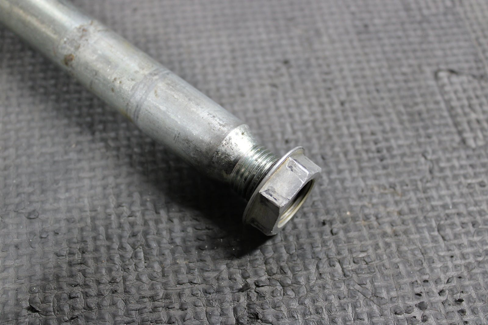 2006 Yamaha YZ450F OEM Front Wheel Rim Axle Pivot Bolt 1C3 - 25181 - 10 - 00 - hggarage