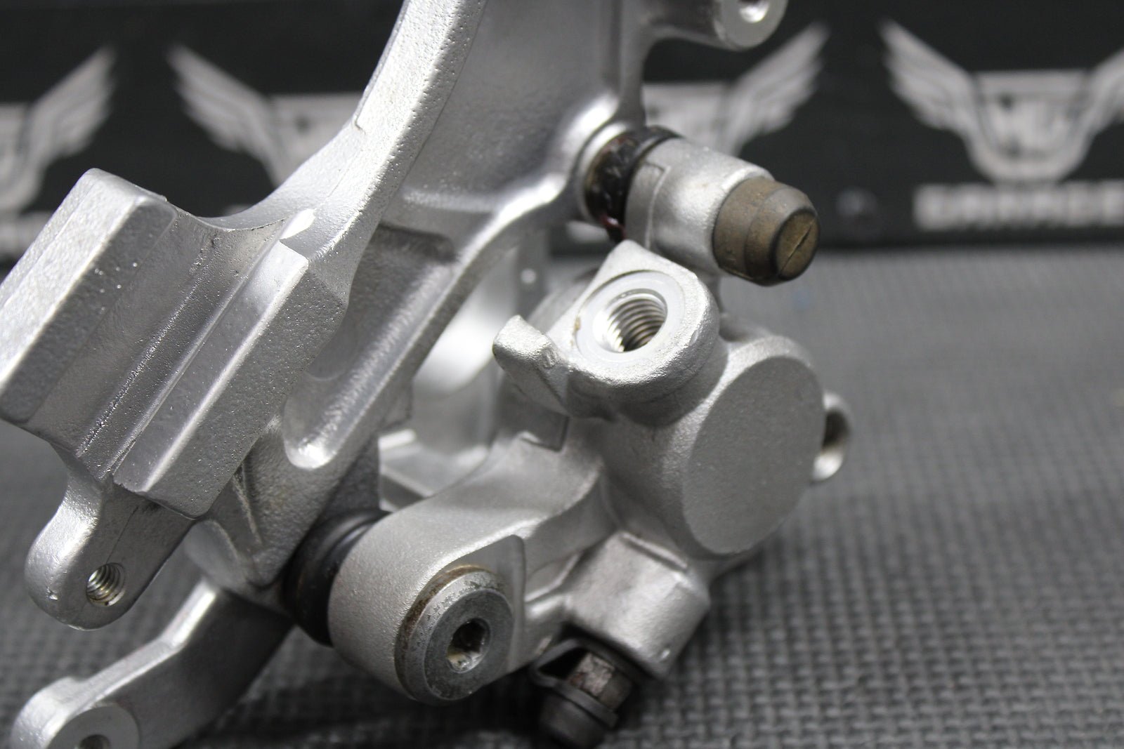 1998 YAMAHA YZ125 YZ250 OEM NISSIN REAR BACK BRAKE CALIPER 5DH - 2580W - 00 - 00 NICE - hggarage