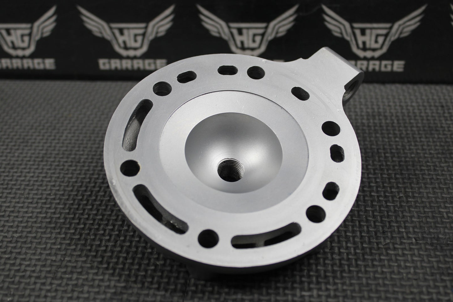 1999 SUZUKI RM250 MODEL X OEM CYLINDER HEAD COVER CAP DOME 11111 - 37E30 NICE! - hggarage
