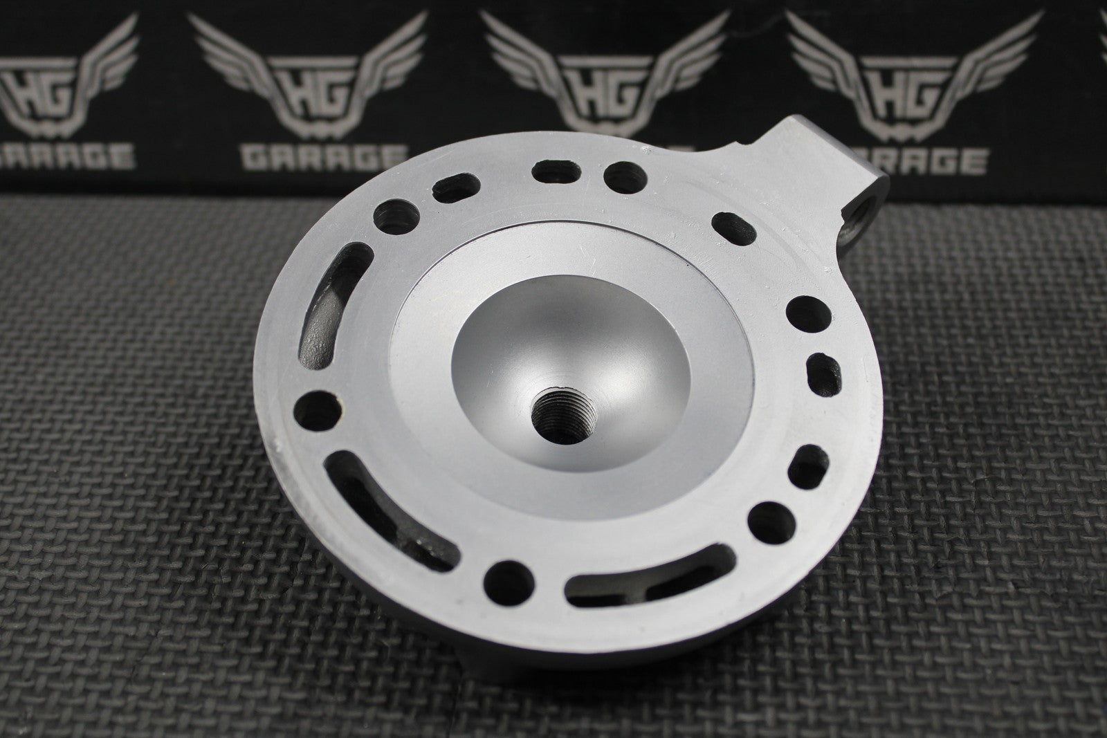 1999 SUZUKI RM250 MODEL X OEM CYLINDER HEAD COVER CAP DOME 11111 - 37E30 NICE! - hggarage