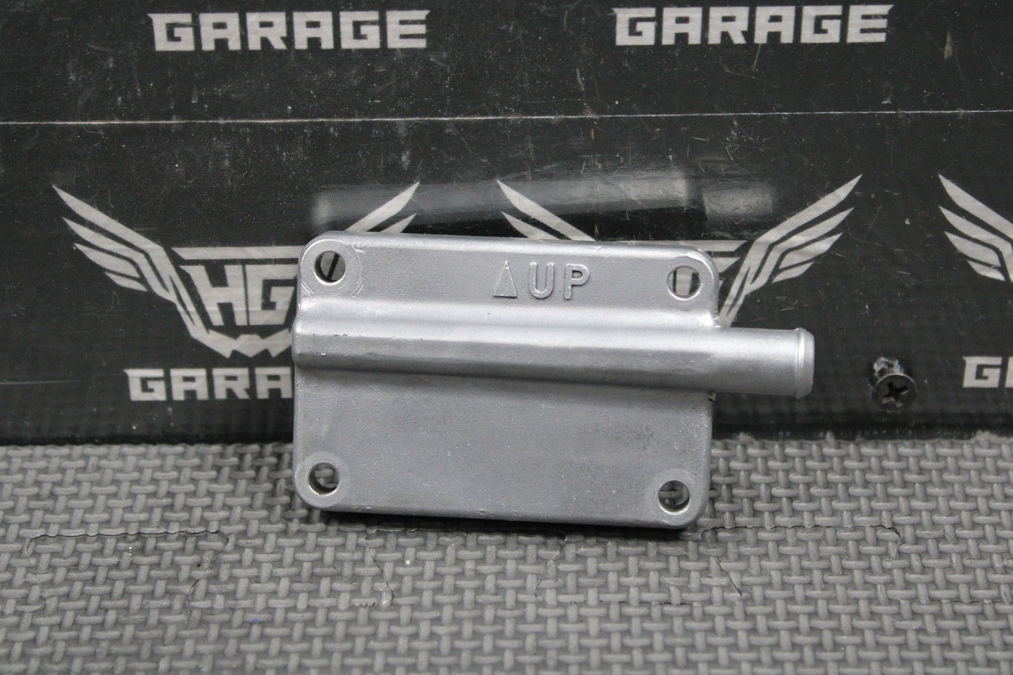 2005 YAMAHA 96 - 14 YZ125 OEM CYLINDER POWER VALVE COVER 4SS - 1131M - 01 - 00 - hggarage