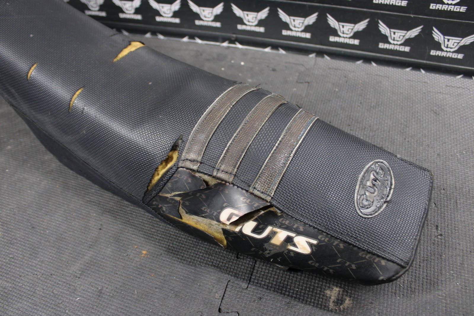 2007 YAMAHA YZ250F YZ450F OEM SEAT SADDLE CUSHION ASSEMBLY 2S2 - 24710 - 81 - 00 - hggarage