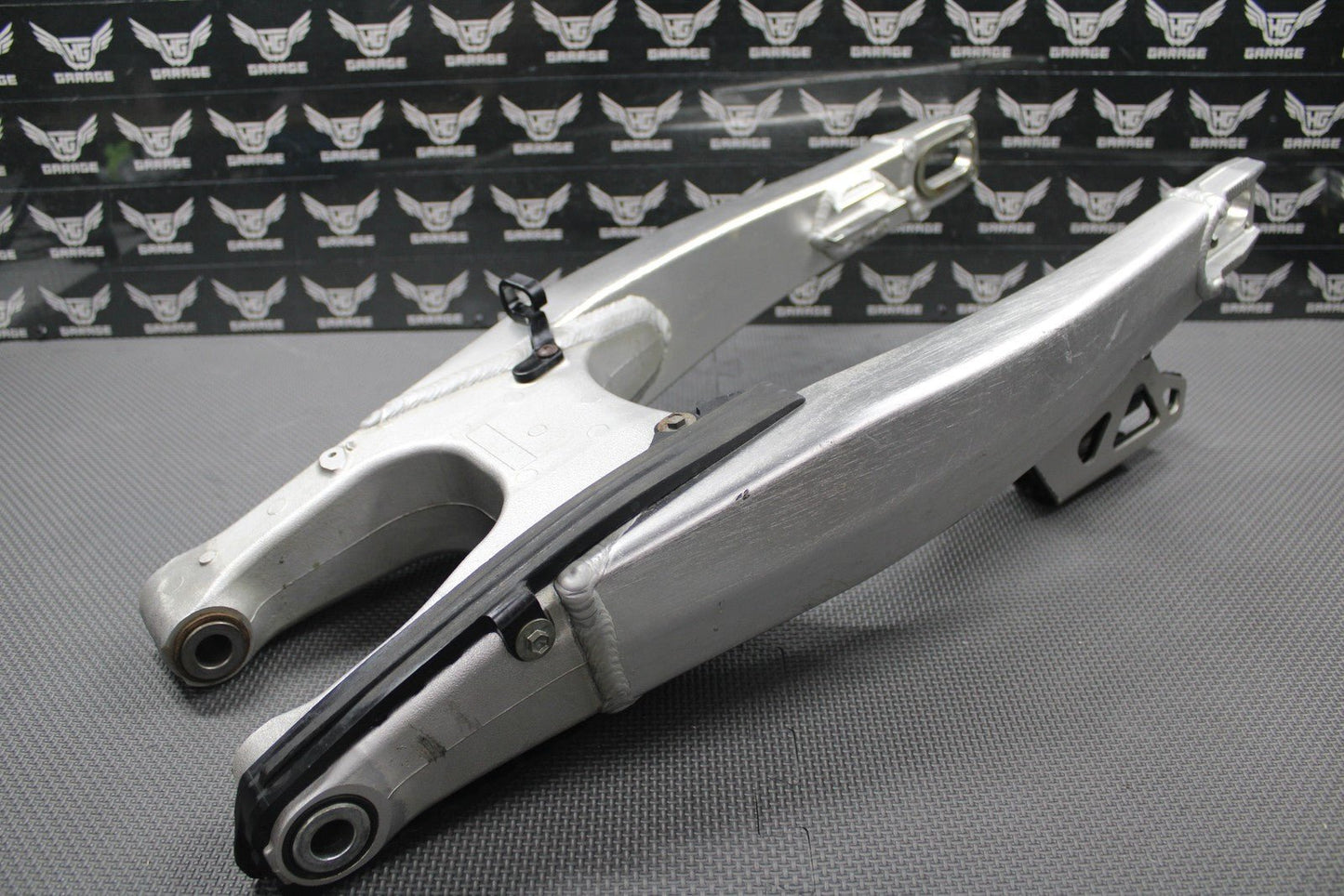 2020 SUZUKI 19 - 21 RMZ250 OEM SWINGARM SWING ARM SUSPENSION 61000 - 46K00 GOOD! - hggarage