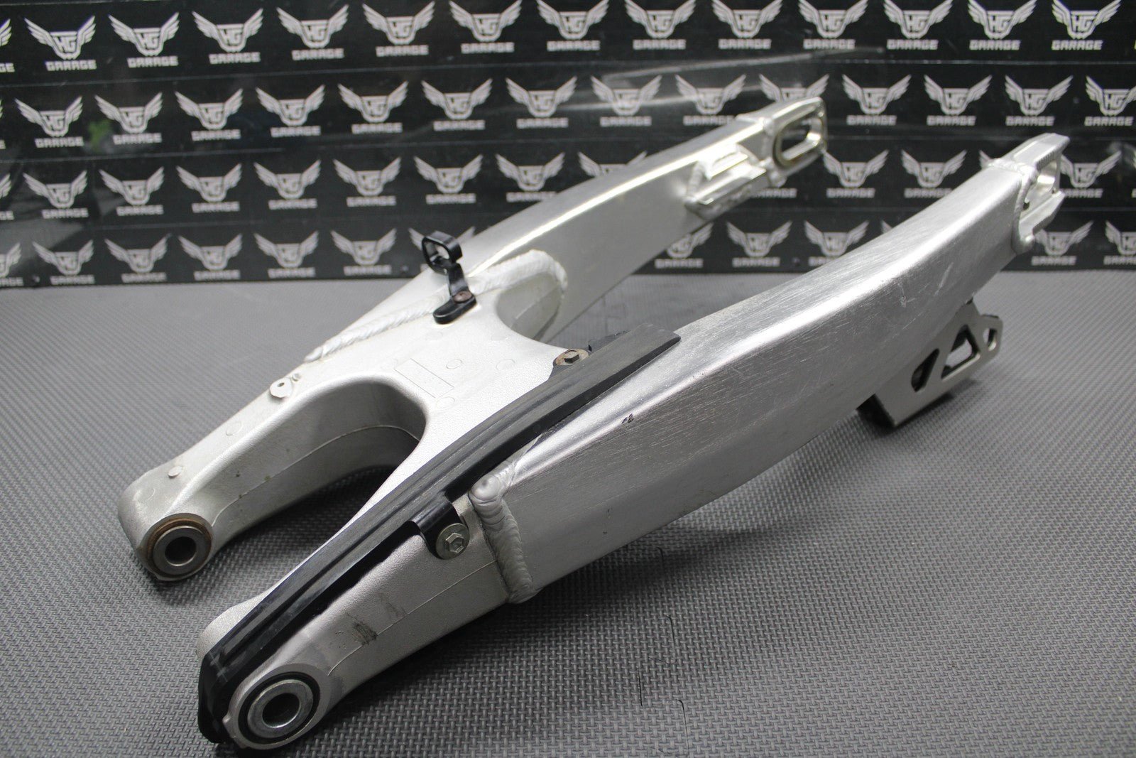 2020 SUZUKI 19 - 21 RMZ250 OEM SWINGARM SWING ARM SUSPENSION 61000 - 46K00 GOOD! - hggarage