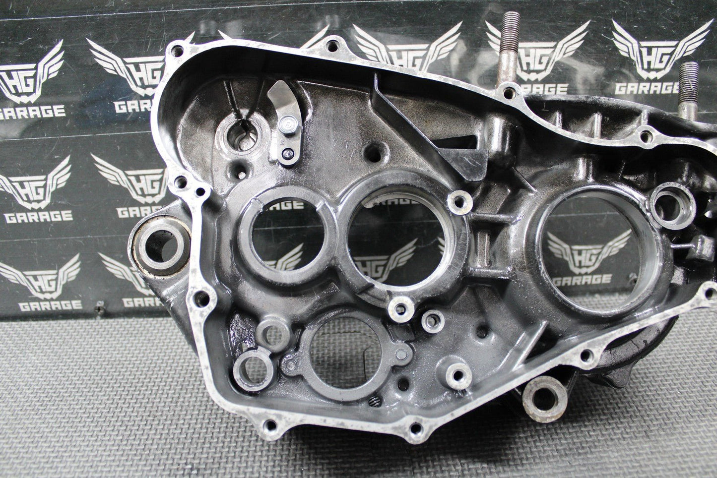1988 HONDA CR250R OEM RIGHT ENGINE MOTOR CRANKCASE CRANK CASE 111A0 - KS7 - 830 NICE - hggarage