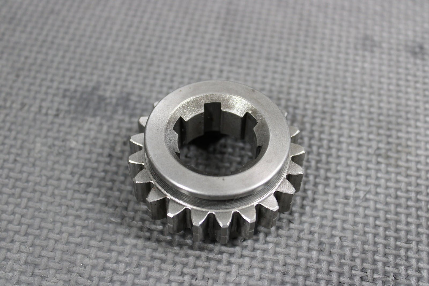 1999 HONDA CR500R OEM TRANSMISSION COUNTERSHAFT 4TH GEAR 21T GEAR 23471 - ML3 - 670 - hggarage