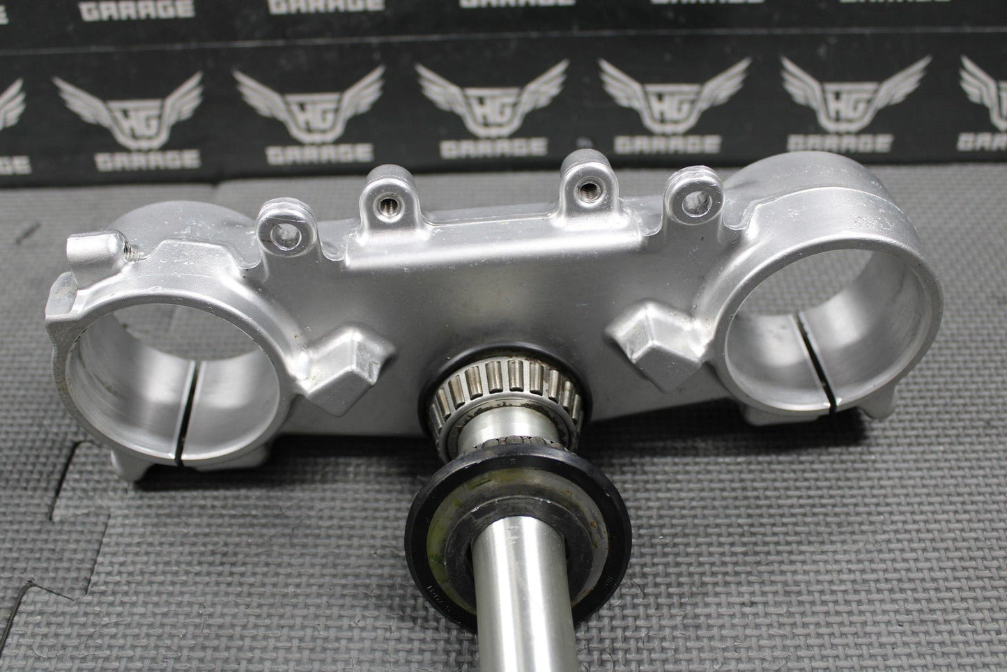 2005 YAMAHA YZ125 OEM FRONT FORK CLAMP LOWER TRIPLE TREE STEM 1C3 - 23340 - L0 - 00 - hggarage