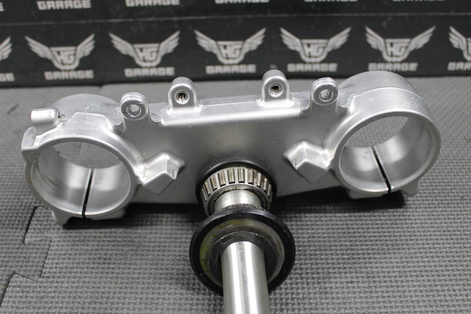 2005 YAMAHA YZ125 OEM FRONT FORK CLAMP LOWER TRIPLE TREE STEM 1C3 - 23340 - L0 - 00 - hggarage