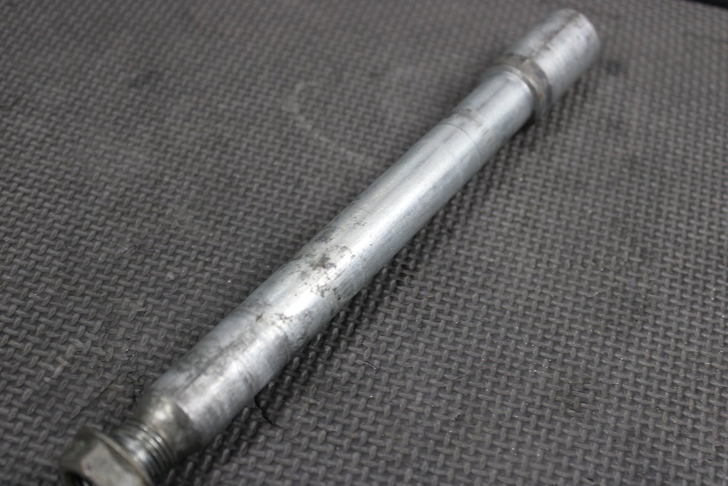2005 Yamaha YZ125 OEM Front Wheel Rim Axle Pivot Bolt 1C3 - 25181 - 00 - 00 - hggarage