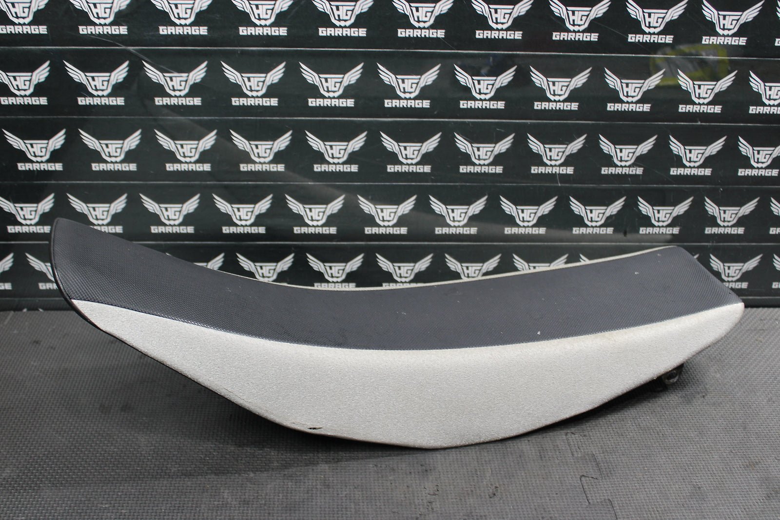 2010 Yamaha YZ450F OEM Seat Saddle 33D - 24710 - 10 - 00 - hggarage
