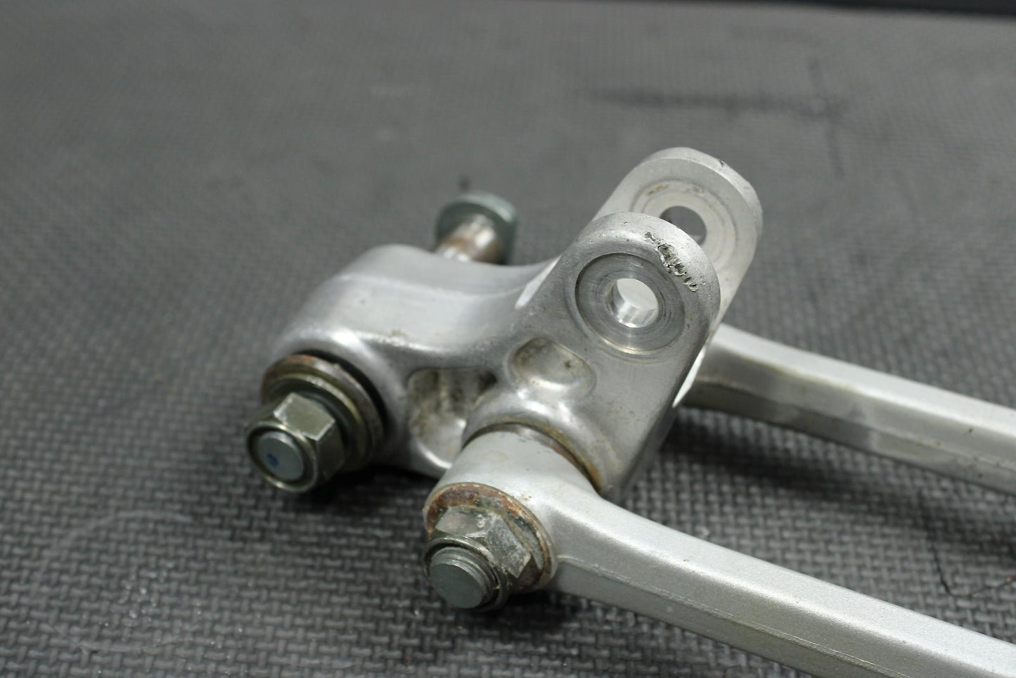 2004 Yamaha YZ450F OEM Rear Shock Linkage Links 5NY - 2217A - 00 - 00 5XE - 2217F - 00 - 00 - hggarage