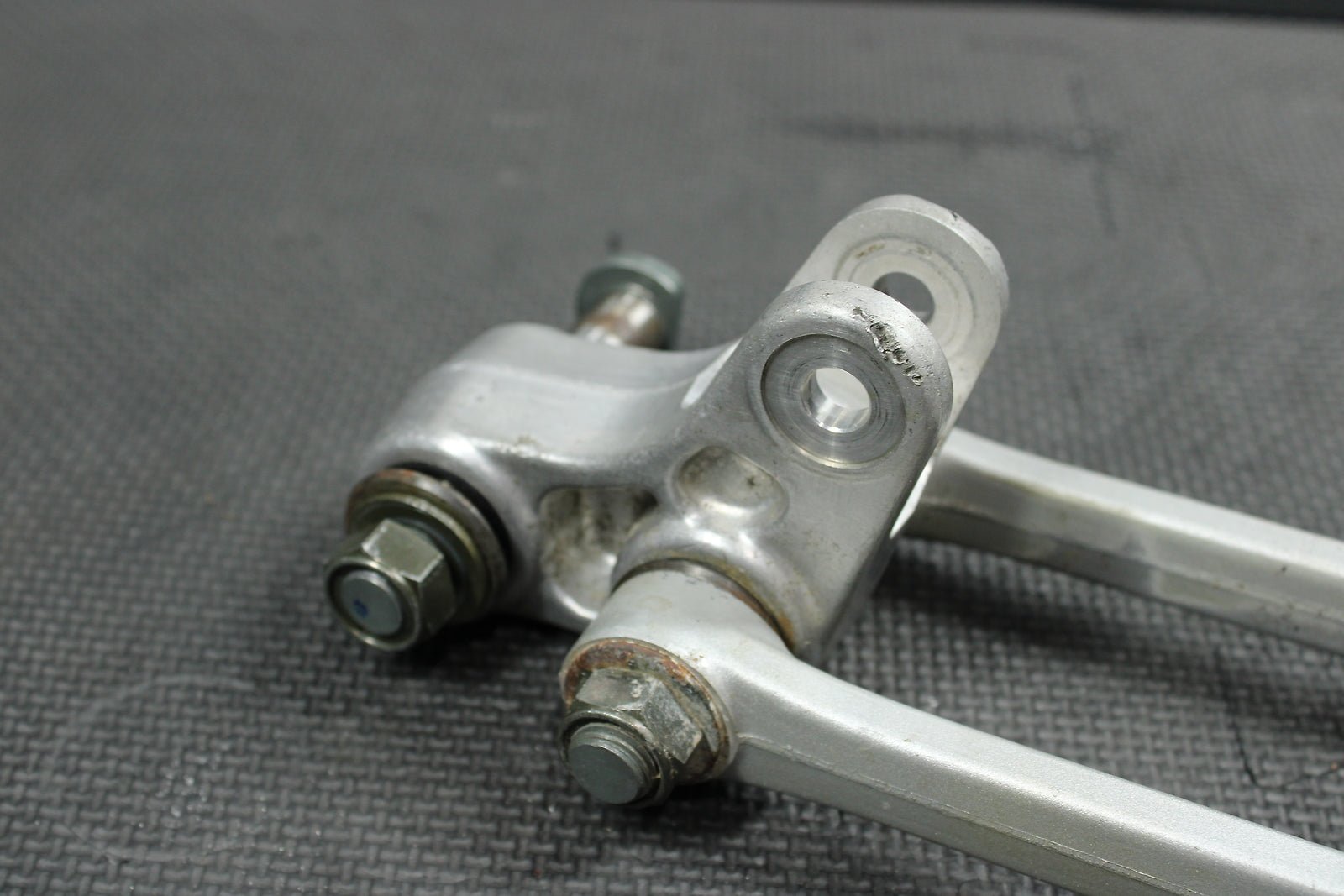2004 Yamaha YZ450F OEM Rear Shock Linkage Links 5NY - 2217A - 00 - 00 5XE - 2217F - 00 - 00 - hggarage