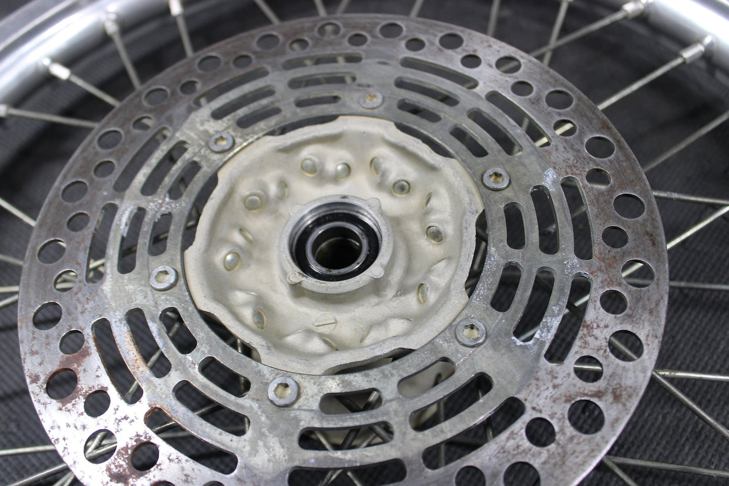 1999 SUZUKI 96 - 00 RM125 RM250 OEM FRONT WHEEL RIM 54111 - 36E10 55311 - 36E00 - hggarage