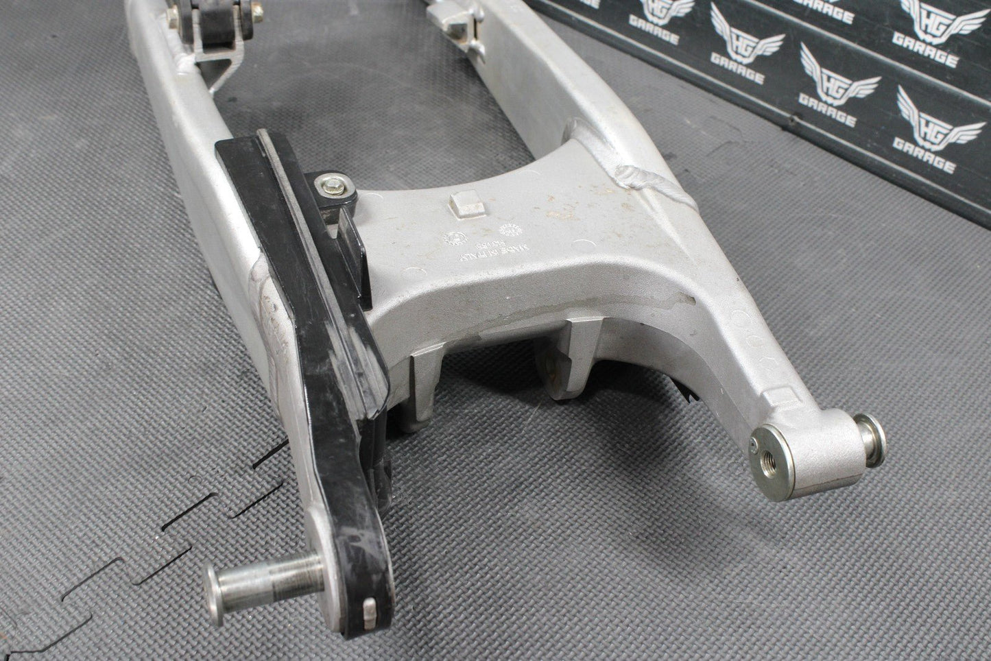 2013 HUSQVARNA TE511 OEM REAR SWINGARM SWING ARM SUSPENSION 8000H3158 READ DESC! - hggarage